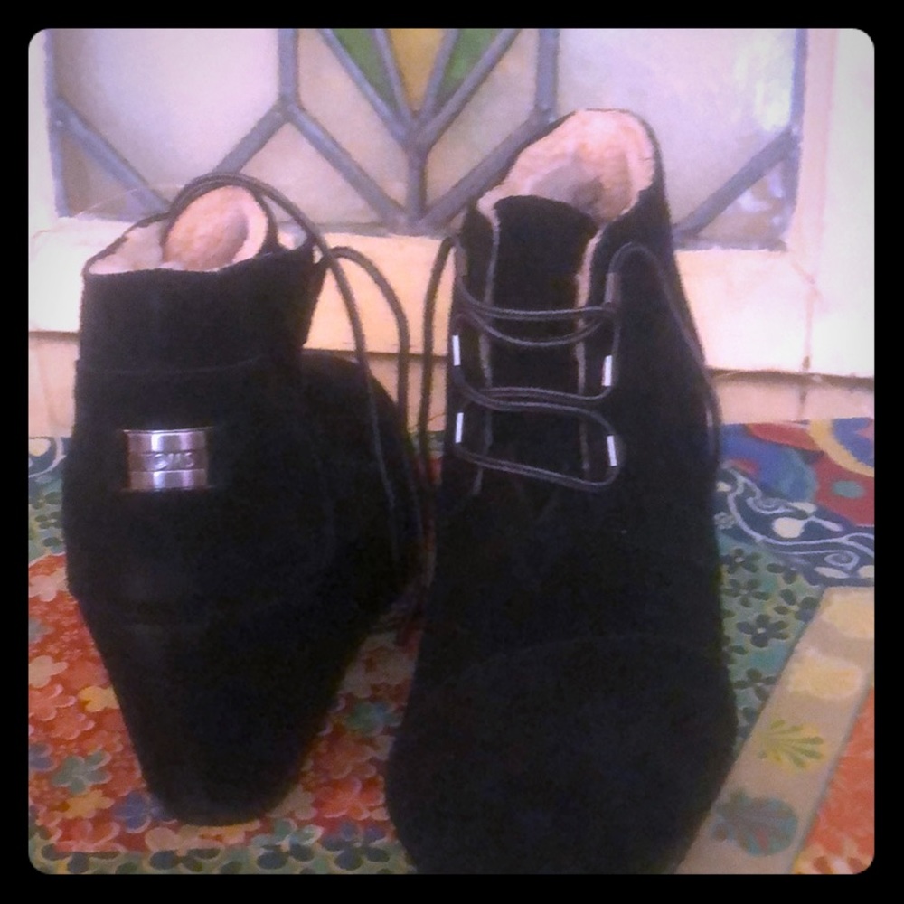 Toms black suede wedges